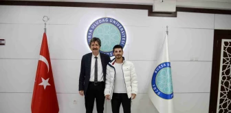Milli sporcu Eray Şamdan, Bursa Uludağ Üniversitesi'ni ziyaret etti