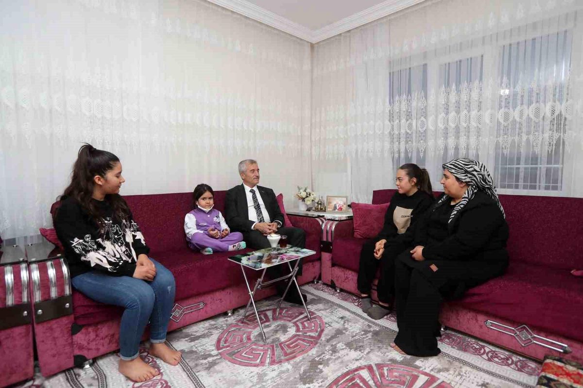 Şahinbey Belediye Başkanı Mehmet Tahmazoğlu, Mavikent Mahallesi'nde aileleri ziyaret etti
