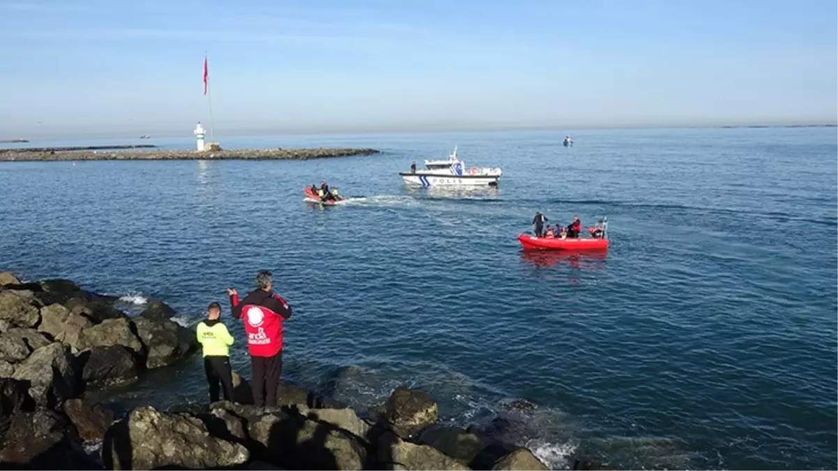 Dev dalgalarla fotoğraf çekmek isterken denize sürüklenen 2 öğrencinin cansız bedenlerine ulaşıldı