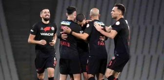 Trendyol Süper Lig: Fatih Karagümrük: 1 İstanbulspor: 0 (İlk yarı)