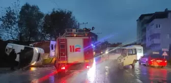 Yalova'da servis minibüsü ile minibüs çarpıştı: 6 yaralı