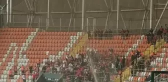 Adana Demirsporlu Taraftarlar Deplasman Tribününe Girerek Pankartları İndirdi