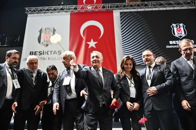 Ahmet Nur Çebi, Beşiktaş'a veda etti! Bir gruba hakkı helal değil Ahmet Nur Çebi, Beşiktaş'a veda etti! Bir gruba hakkı helal değil