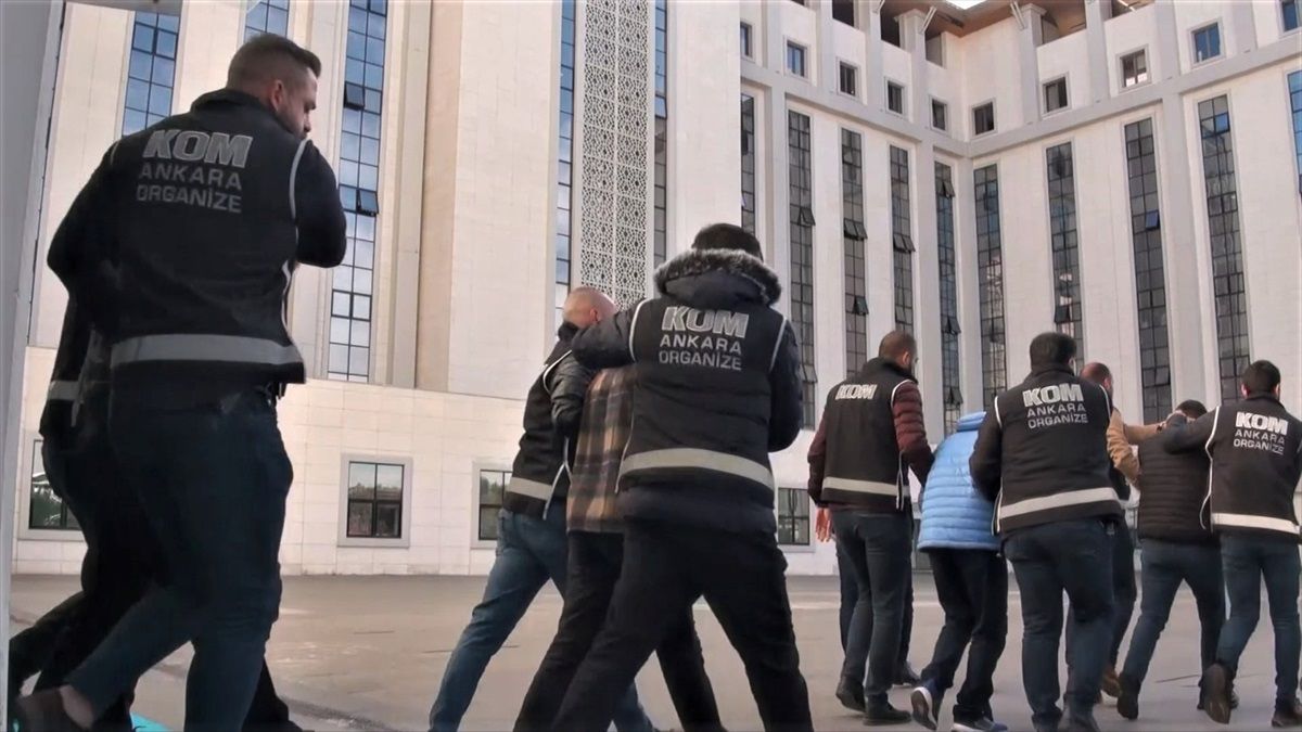 Ankara'da Eğlence Mekanlarına Saldırı ve Silahlı Yağma Yapan 3 Şüpheli Tutuklandı