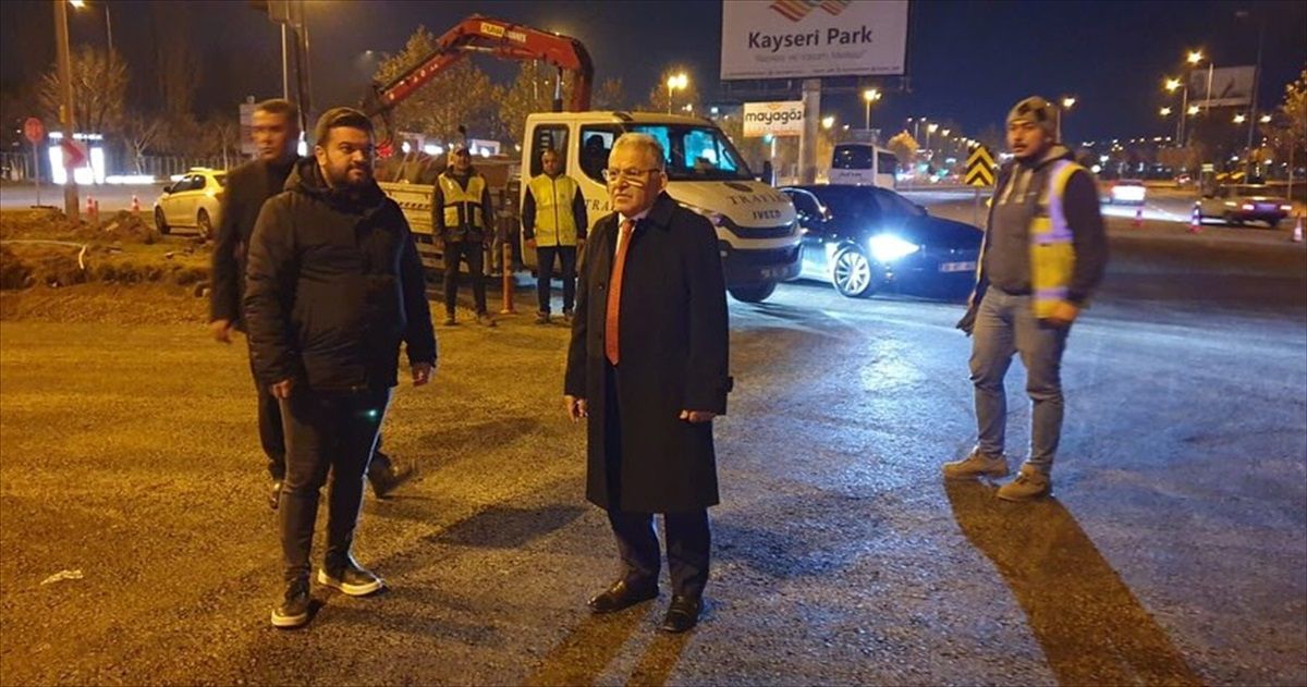 Kayseri Büyükşehir Belediye Başkanı Üniversite Kavşağı Düzenlemesini İnceledi