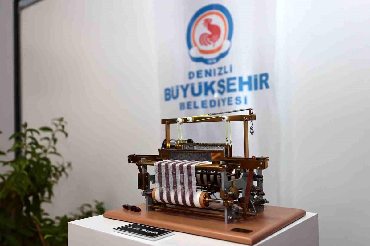 Denizli Büyükşehir Belediyesi Minyatür Dokuma Tezgahları Sergisi'ni Düzenledi