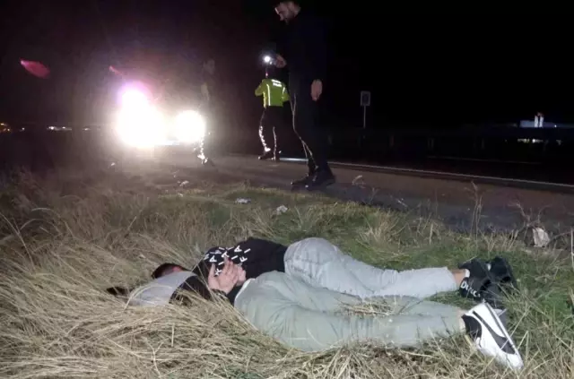 Aksaray'da Polis Memuruna Çarpan Şüpheliler Gözaltına Alındı Aksaray'da Polis Memuruna Çarpan Şüpheliler Gözaltına Alındı