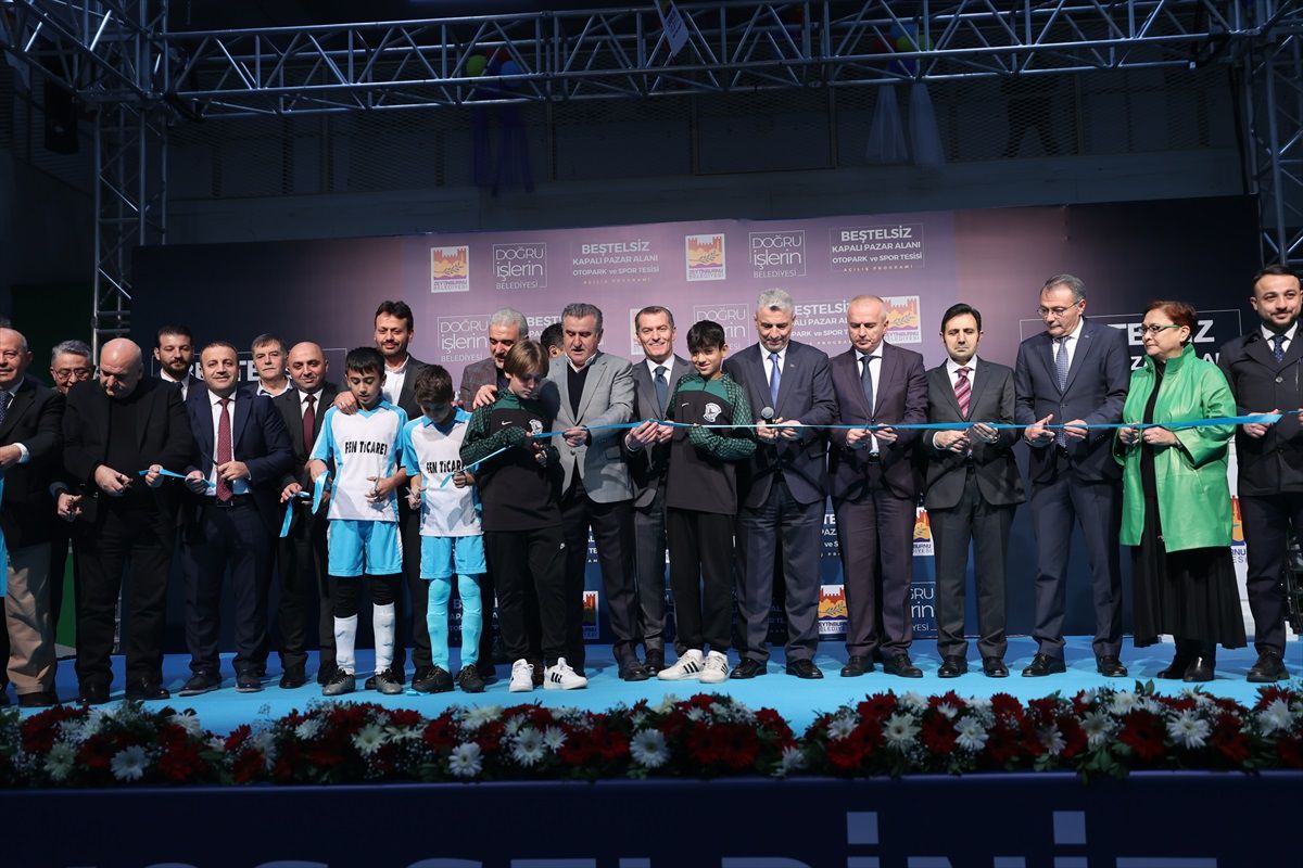 Gençlik ve Spor Bakanı Osman Aşkın Bak, Zeytinburnu'nda Spor Tesisinin Açılışını Yaptı