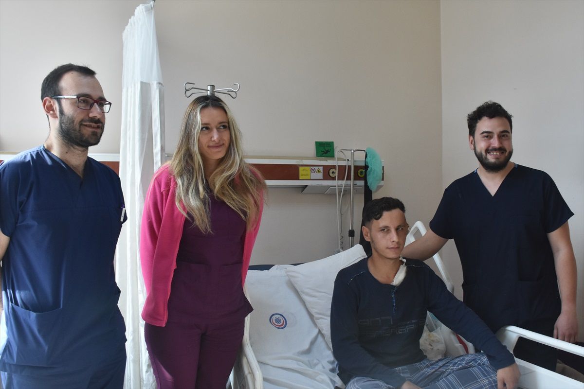 AFSÜ Hastanesi'nde Göğüs Kafesinden Kulak Kepçesi Yapıldı