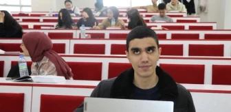 Görme Engelli Öğrenci Hukuk Fakültesinde Başarıyla Eğitimine Devam Ediyor