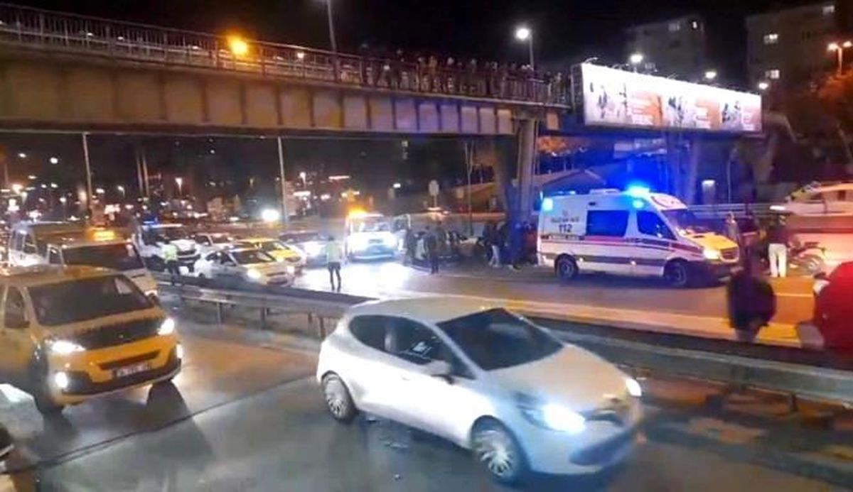 Kadıköy'de Üst Geçitten Atlayan Kişi Ağır Yaralandı