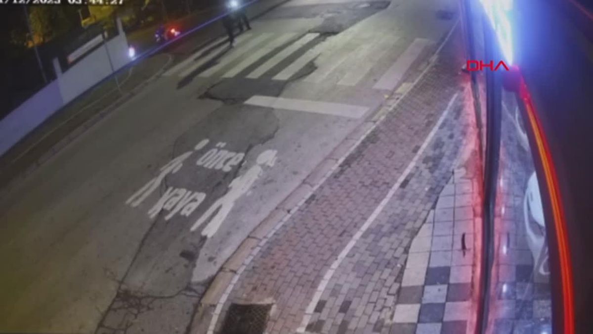 KOCAELİ-'AĞABEYİME SELAM OLSUN, KILICI KESKİN OLSUN' DEYİP OTO GALERİYE KURŞUN YAĞDIRDILAR