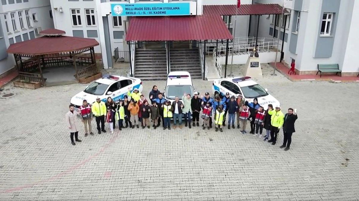 Erzincan'da Milli İrade Özel Eğitim Uygulama Okulu Öğrencileri Polis Olma Arzularını Gerçekleştirdi