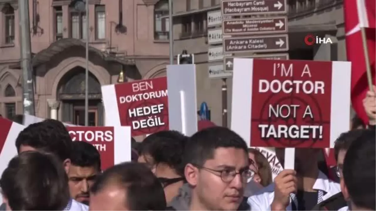 Tıp öğrencilerinden insanlık adına sessiz yürüyüş