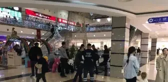 Alışveriş Merkezinde Düşen Çocuğun 3 Parmak Kopması