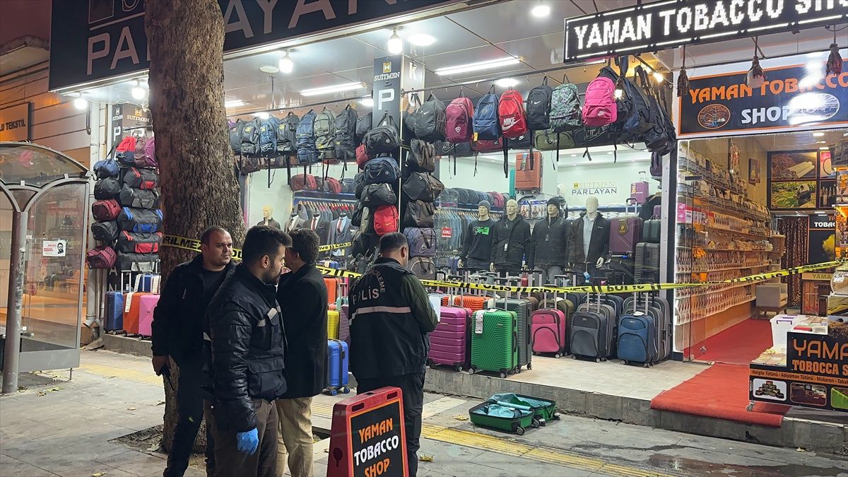 Adıyaman'da iş yerinin güvenlik kamerasına silahlı saldırı anı yansıdı