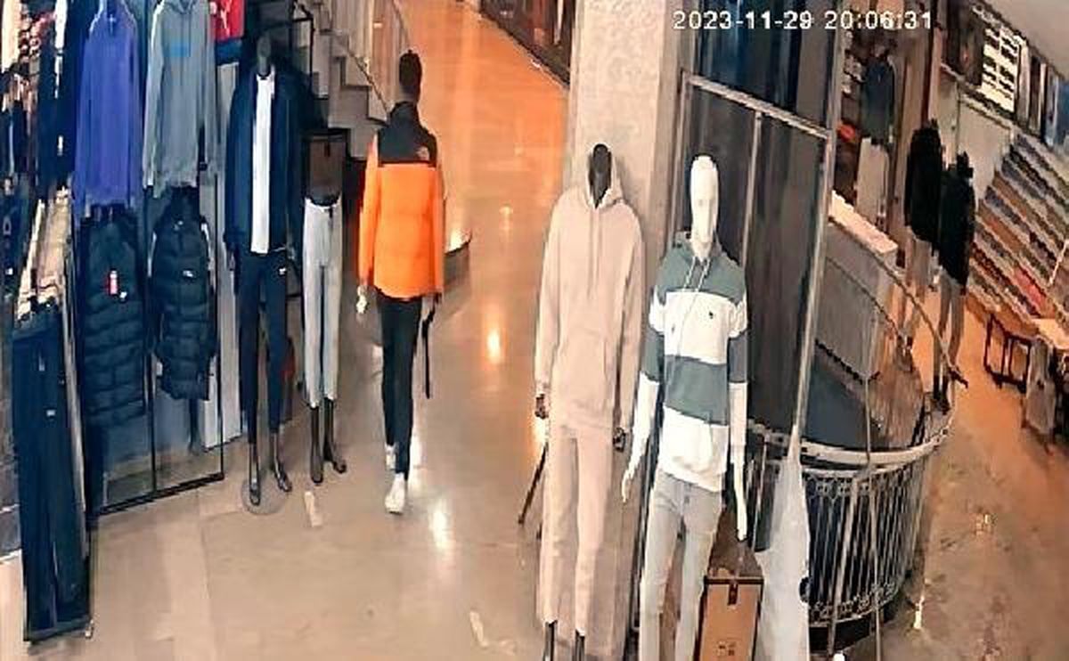 Avcılar'da Mağazadan Mont Çalındı