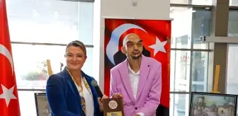 Antalya Büyükşehir Belediyesi'nde Engelli Sanatçı Mustafa Alper Kocabıyık'ın Sergisi Açıldı