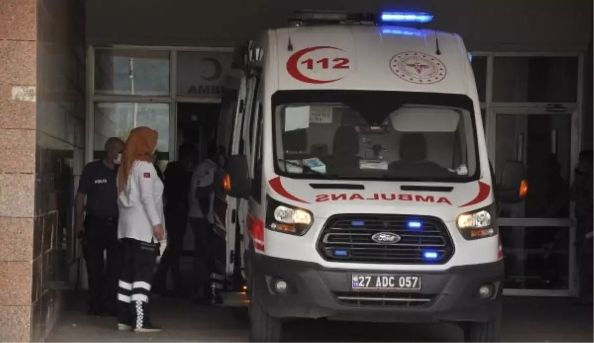 Televizyon anteni tamiri için çıktığı evin çatısında düşen kişi yaralandı