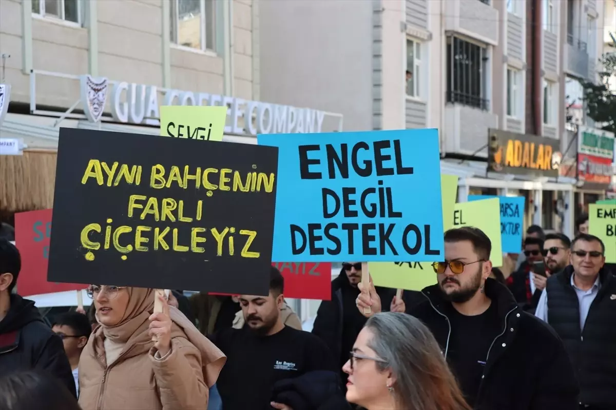 Iğdır'da Engelliler Günü'nde Farkındalık Yürüyüşü Düzenlendi