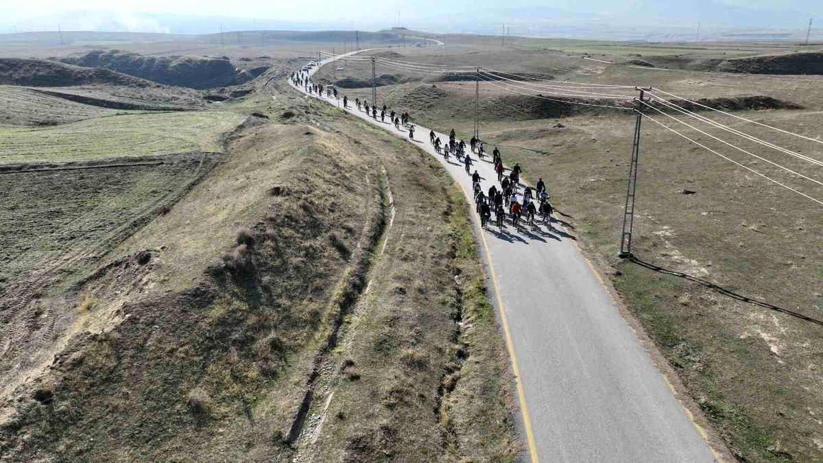 Van'ın İpekyolu Belediyesi Gençlik ve Spor Müdürlüğü, 'PedalVan' projesiyle sağlıklı yaşamı destekledi