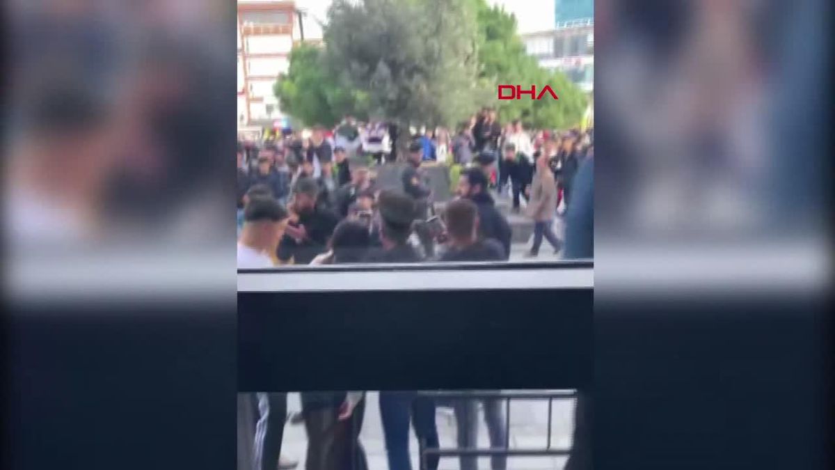 Esenyurt'ta düzenlenen hayran buluşmasında kavga çıktı, bir kişi bıçaklandı