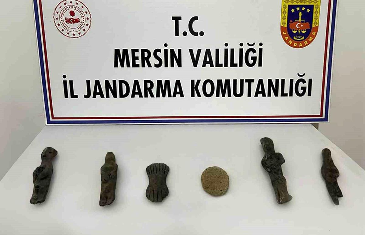 Mersin'de Tarihi Eser Operasyonu: İnsan Figürlü Heykeller Ele Geçirildi