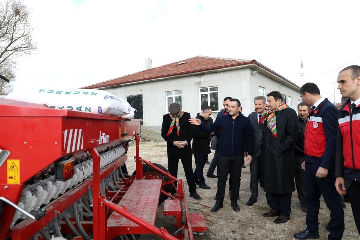 Tarımda modern uygulamalarla köyler verimli ürün elde ediyor