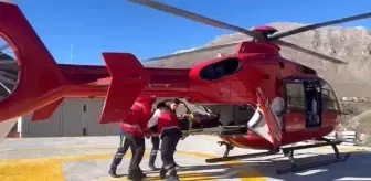 Van'ın Bahçesaray ilçesinde trafik kazası: Yaralı için ambulans helikopter havalandı