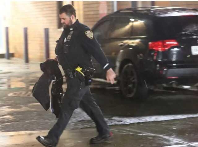 ABD'de Ailesini Öldüren ve Polislere Saldıran Adam Polis Tarafından Öldürüldü ABD'de Ailesini Öldüren ve Polislere Saldıran Adam Polis Tarafından Öldürüldü