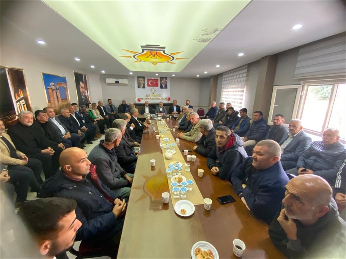 AK Parti Mardin İl Başkanlığı, yerel seçimler için ilçelerde görüşmeler yapıyor