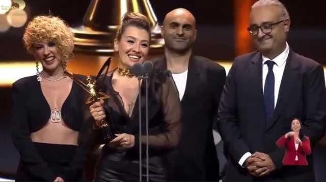 Altın Kelebek'te Kıvanç Tatlıtuğ'u gören Özgün Bayraktar kendini tutamadı: Ahir ömrümde görebildim Altın Kelebek'te Kıvanç Tatlıtuğ'u gören Özgün Bayraktar kendini tutamadı: Ahir ömrümde görebildim