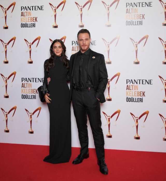 Altın Kelebek'te ödül alan Kerem Bürsin, sahnede konuşamadı Altın Kelebek'te ödül alan Kerem Bürsin, sahnede konuşamadı