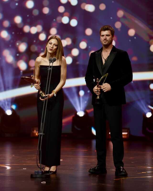 Altın Kelebek'te şıklık geçidi! Ünlü isimler adeta birbirleriyle yarıştı Altın Kelebek'te şıklık geçidi! Ünlü isimler adeta birbirleriyle yarıştı