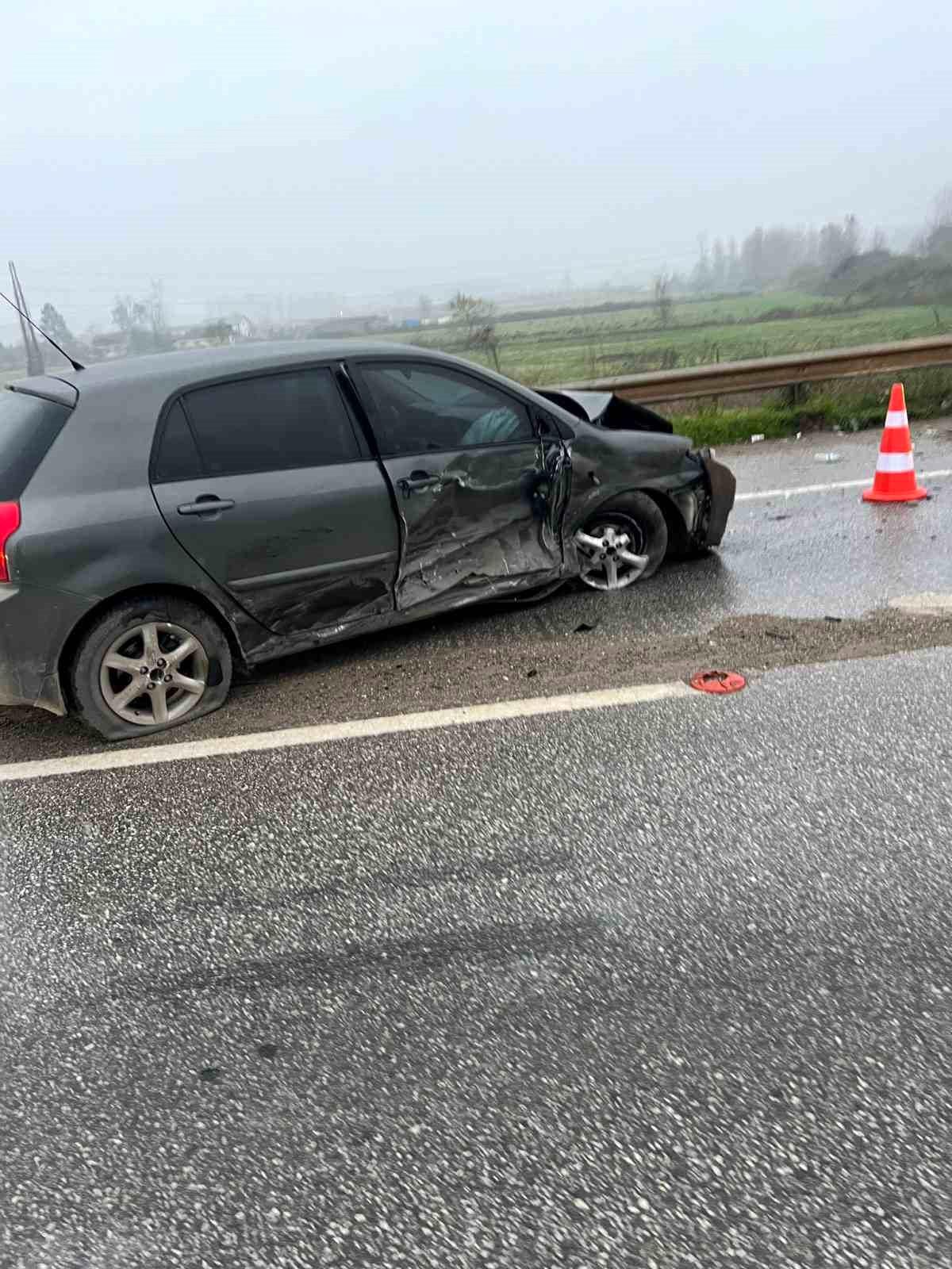Sakarya'da trafik kazası: 3 kişi yaralandı