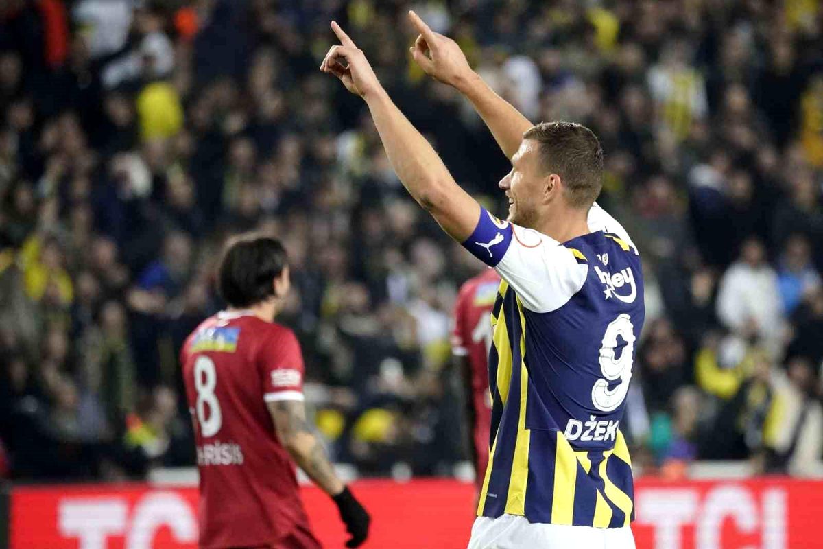 Fenerbahçe'nin Edin Dzeko'su Sivasspor maçında 14. golünü attı