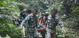 Endonezya'da Merapi Yanardağı patladı: 11 dağcı öldü, 12 dağcı kayıp