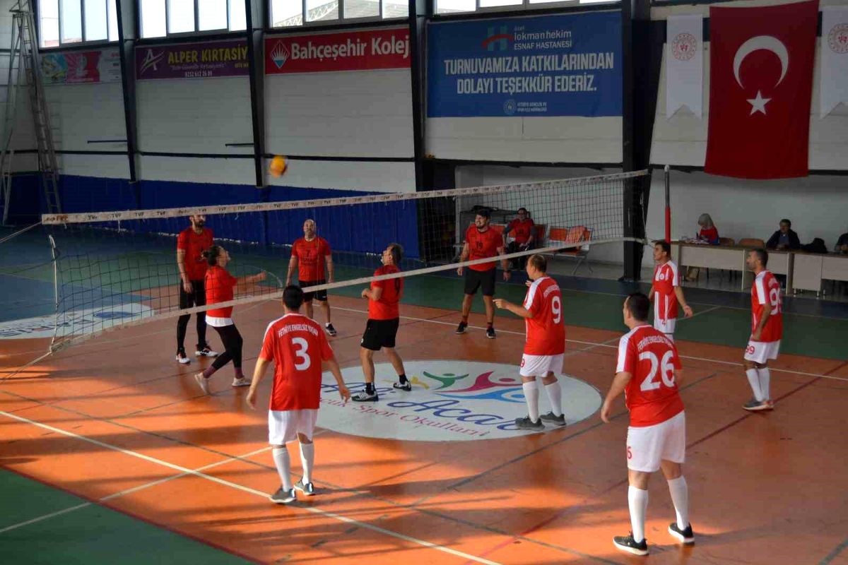 Fethiye'de Engelliler Günü'nde Zihinsel Engelliler Voleybol Maçı