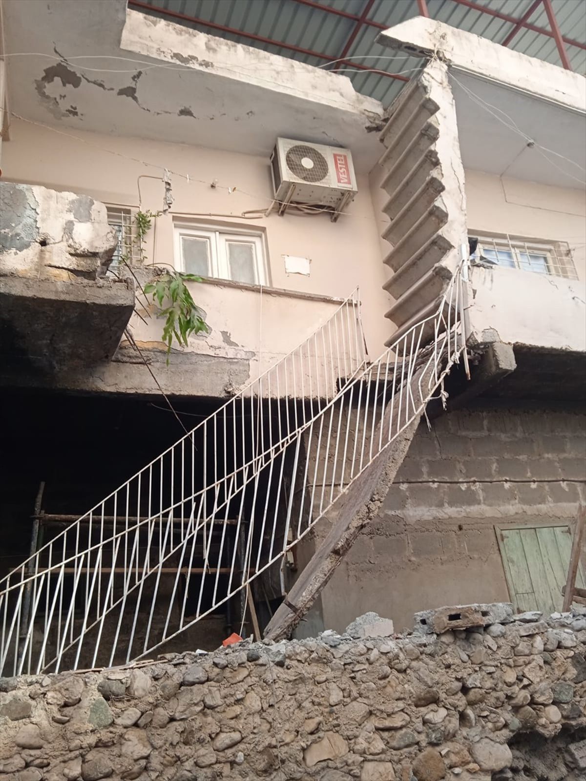 İskenderun'da Tadilat Yapılan Evde İşçi Hayatını Kaybetti