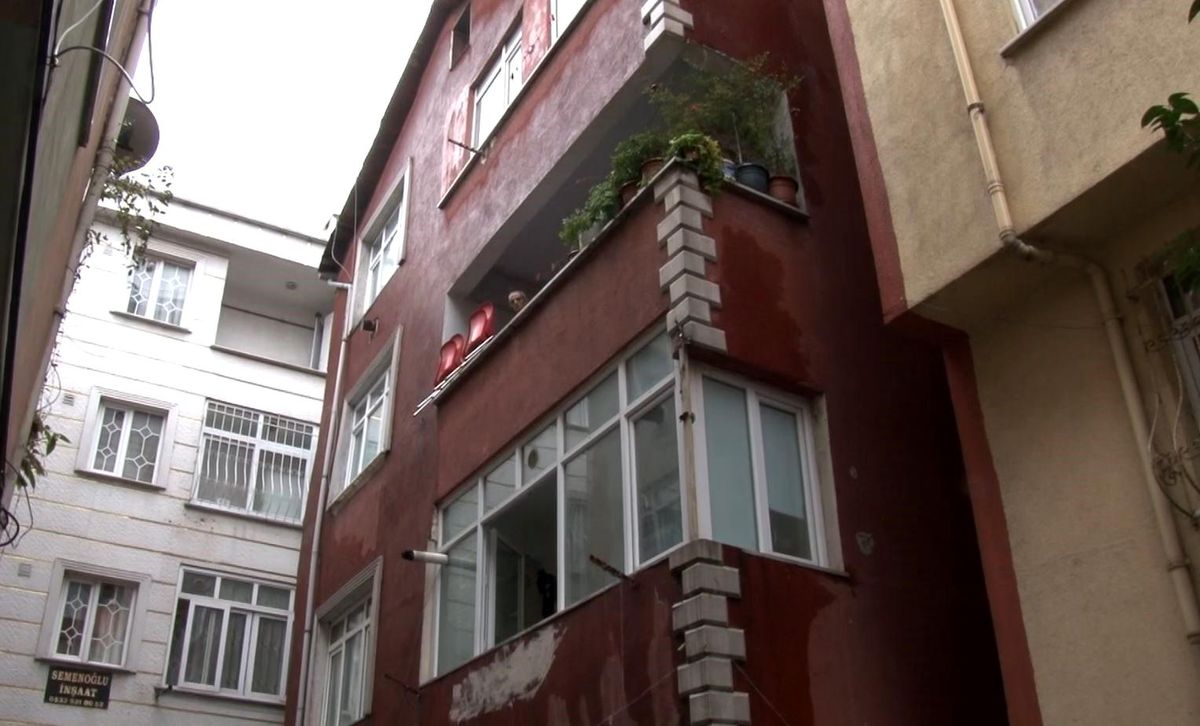 İstanbul Esenler'de deprem sonrası hasar ihbarı alındı