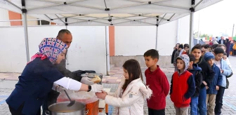 Kahramanmaraş Dulkadiroğlu Belediyesi Sultan Bayazıt İlkokulu öğrencilerine çorba ikramında bulundu