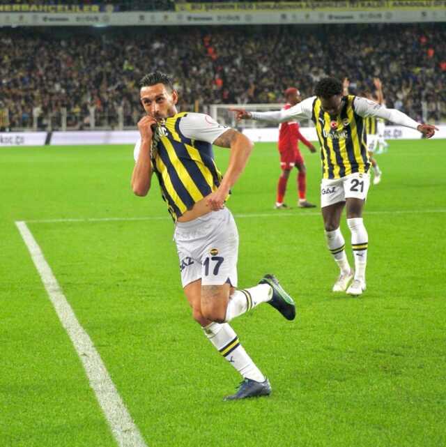 Kanarya'dan farklı tarife! Fenerbahçe, Sivasspor'u 4-1 yendi Kanarya'dan farklı tarife! Fenerbahçe, Sivasspor'u 4-1 yendi