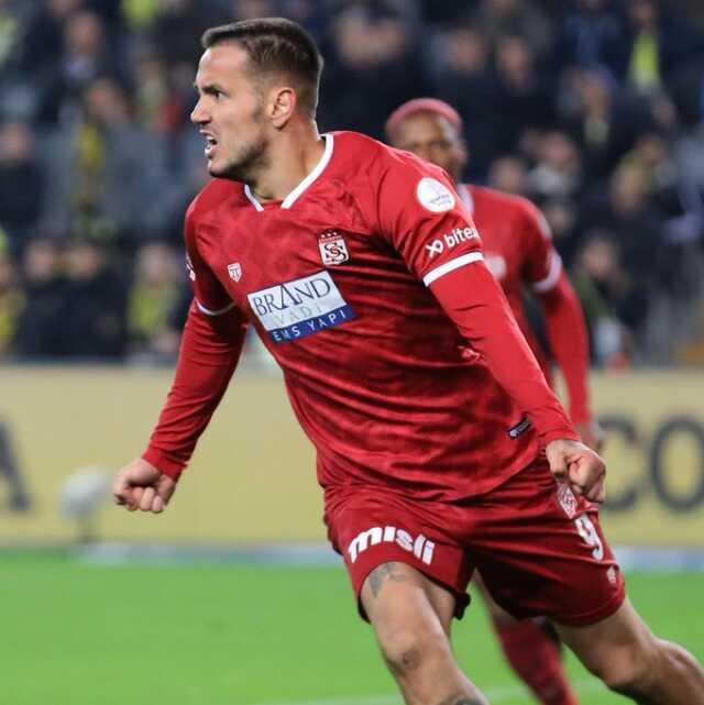 Kanarya'dan farklı tarife! Fenerbahçe, Sivasspor'u 4-1 yendi Kanarya'dan farklı tarife! Fenerbahçe, Sivasspor'u 4-1 yendi