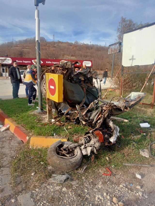 Samsun'da yolcu otobüsüyle otomobilin çarpışması sonucu 2 kişi öldü, 3 kişi yaralandı