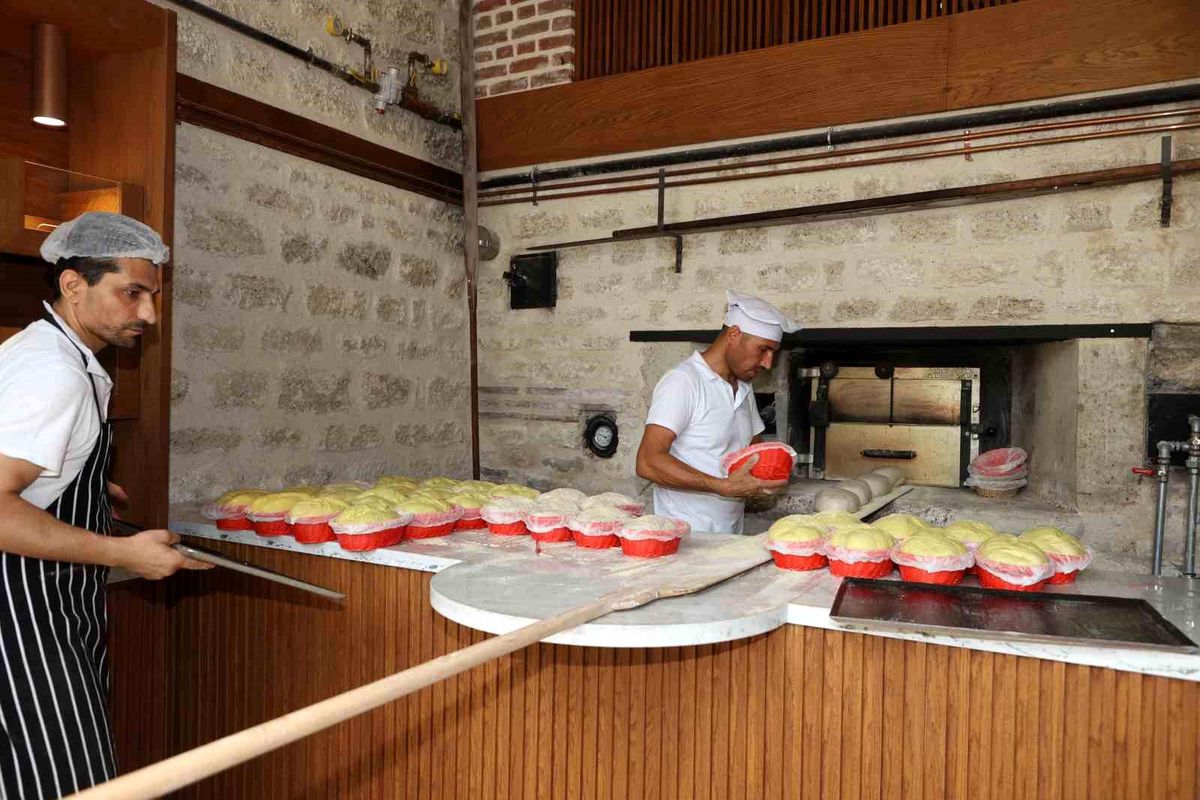 Zeytinburnu Tarihi Merkezefendi Fırını'nda 'Geleneksel Ekmek Atölyesi' başlıyor