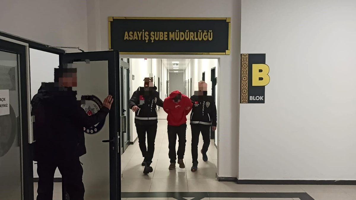 Başiskele'de iş yerinden para ve tabanca çalan şahıs yakalandı