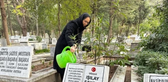 AK Parti İzmir Milletvekili Ceyda Bölünmez Çankırı, Işılay Saygın'ın Kabrini Ziyaret Etti