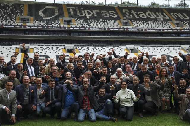 Beşiktaş'ın yeni başkanı Hasan Arat mazbatasını aldı! Futbolun başına Feyyaz Uçar getirildi Beşiktaş'ın yeni başkanı Hasan Arat mazbatasını aldı! Futbolun başına Feyyaz Uçar getirildi