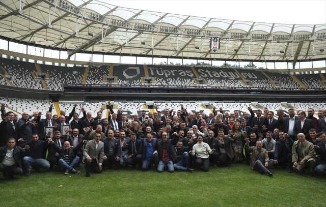 Beşiktaş'ın yeni başkanı Hasan Arat mazbatasını aldı! Futbolun başına Feyyaz Uçar getirildi Beşiktaş'ın yeni başkanı Hasan Arat mazbatasını aldı! Futbolun başına Feyyaz Uçar getirildi