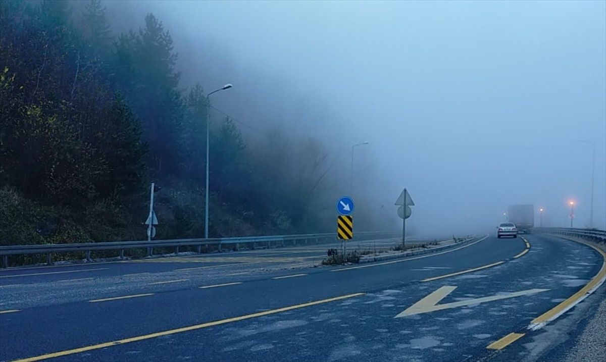 Bolu Dağı'nda Sis Görüş Mesafesini Düşürdü